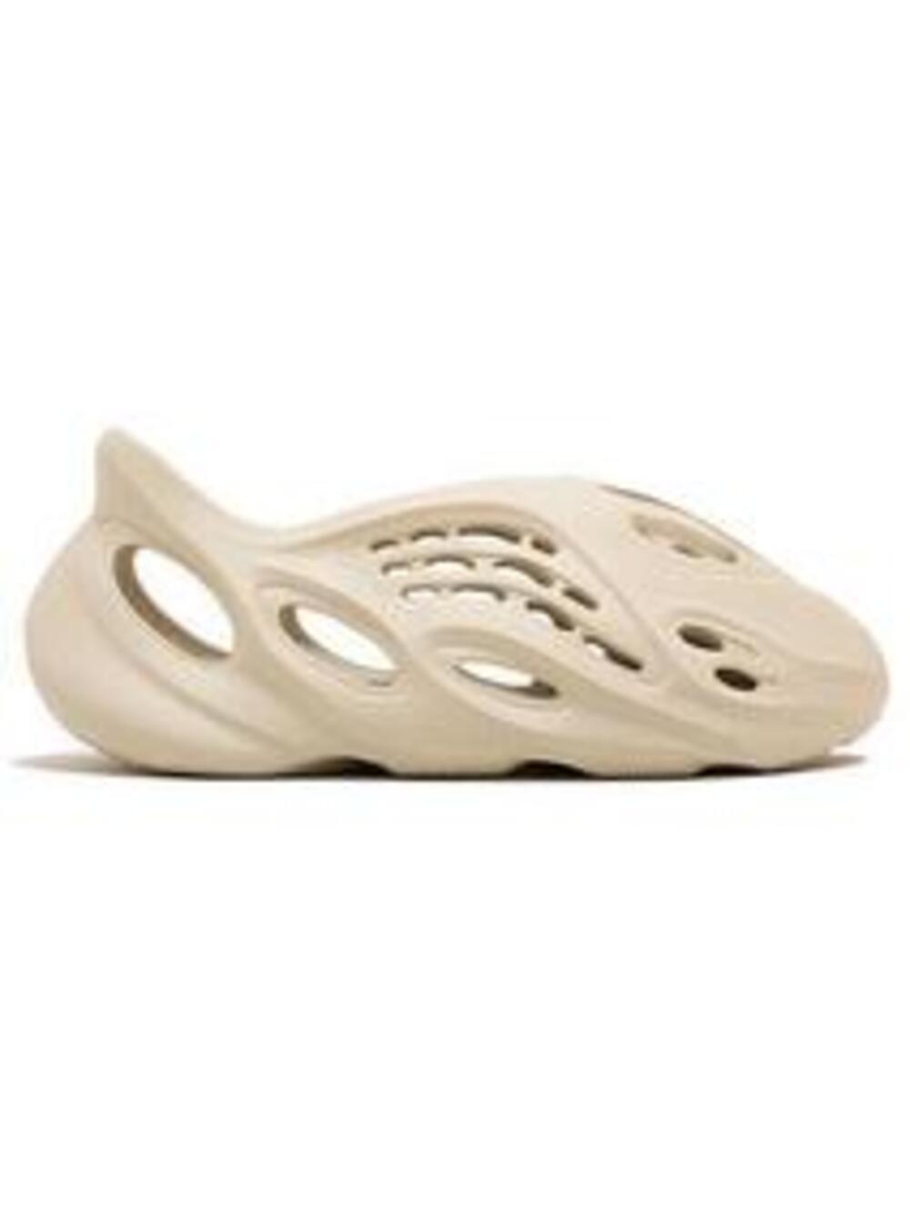 Yeezy Foam RNNR Sand Size 8